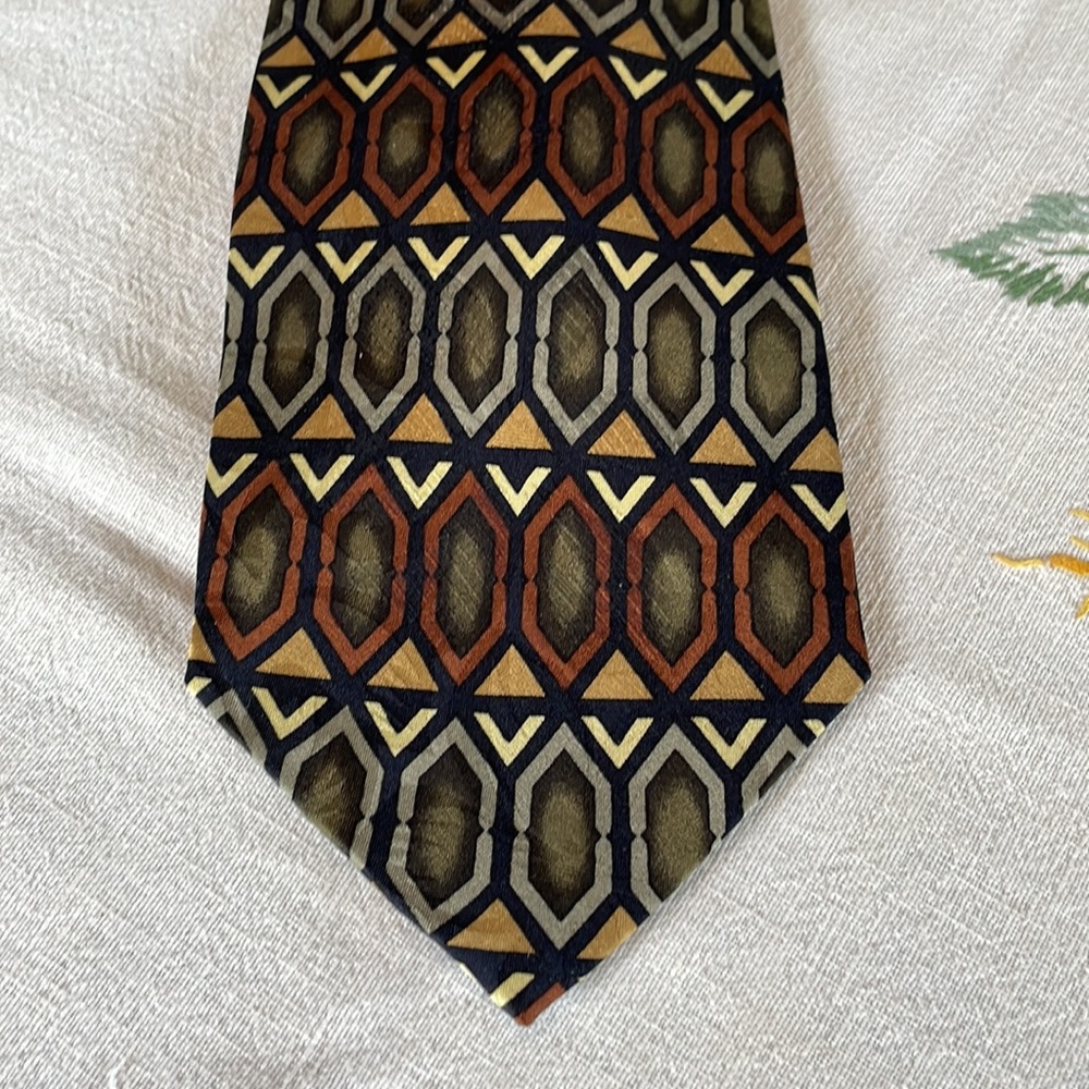 Z inc. all silk geometric tie